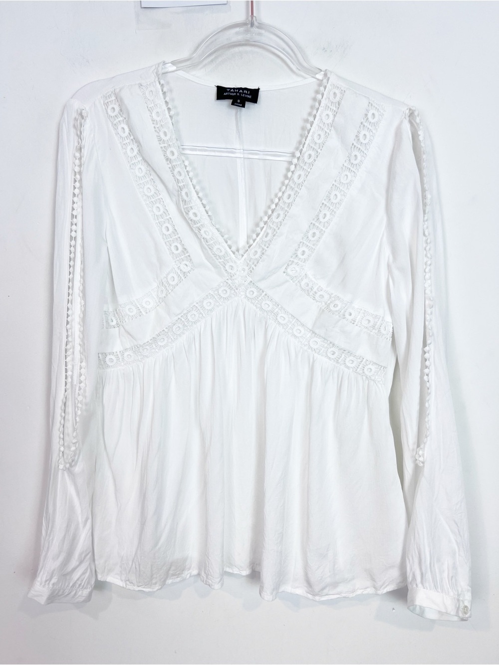TAHARI WHITE SPLIT SLEEVE V-NECK PEASANT BOHO BLOUSE WOMENS SMALL
